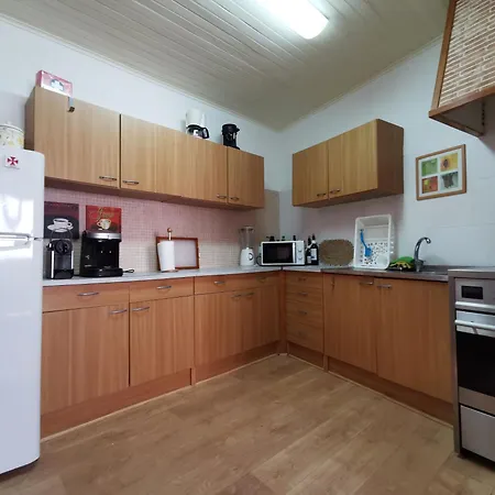 Casa Do Terraco By Madrabica Peniche