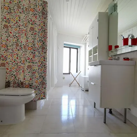 Casa Do Terraco By Madrabica Peniche